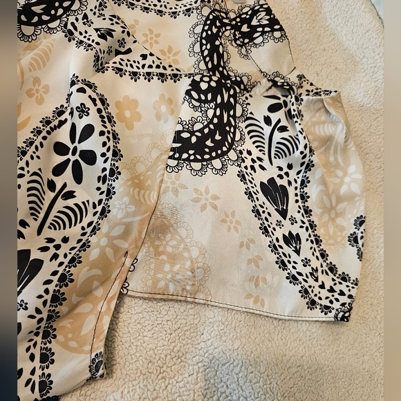 Violent & Claire XL Silky Cream, Tan & Black Paisley Print Round Neck Blouse - Picture 6 of 10